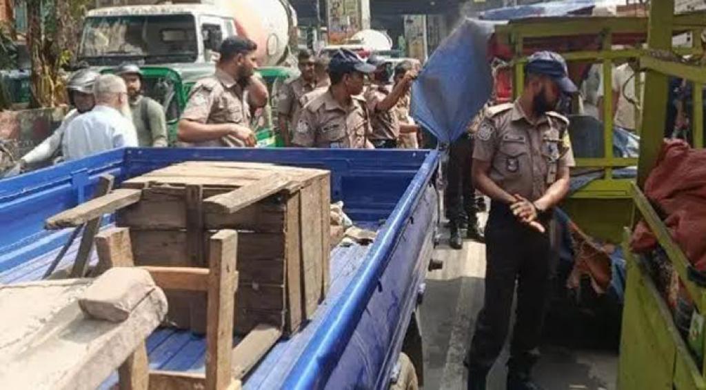 মগবাজার থেকে বাংলামোটর পর্যন্ত ফুটপাত–সড়কে উচ্ছেদ অভিযান