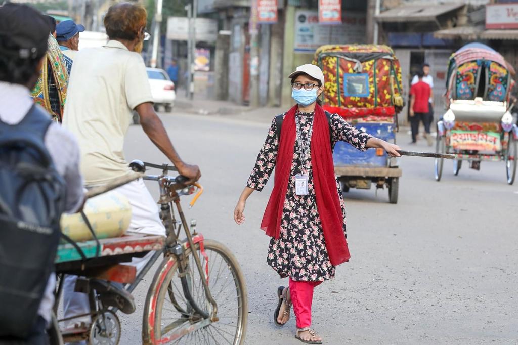 ফান্ড নেই, ঢাকার রাস্তায় শিক্ষার্থীদের ট্রাফিক সহায়ক সেবা বন্ধ