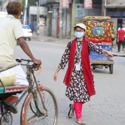 ফান্ড নেই, ঢাকার রাস্তায় শিক্ষার্থীদের ট্রাফিক সহায়ক সেবা বন্ধ