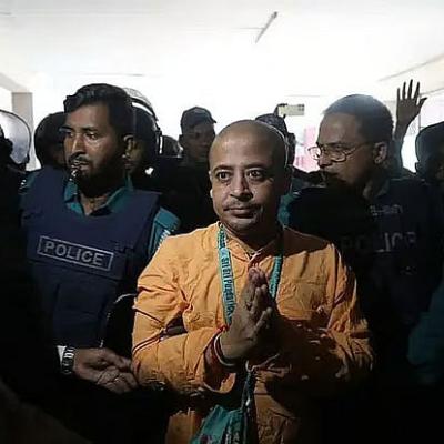 মায়ের মৃত্যুতে চিন্ময় কৃষ্ণ দাসকে পাঁচ ঘণ্টার জন্য প্যারোলে মুক্তির আদেশ