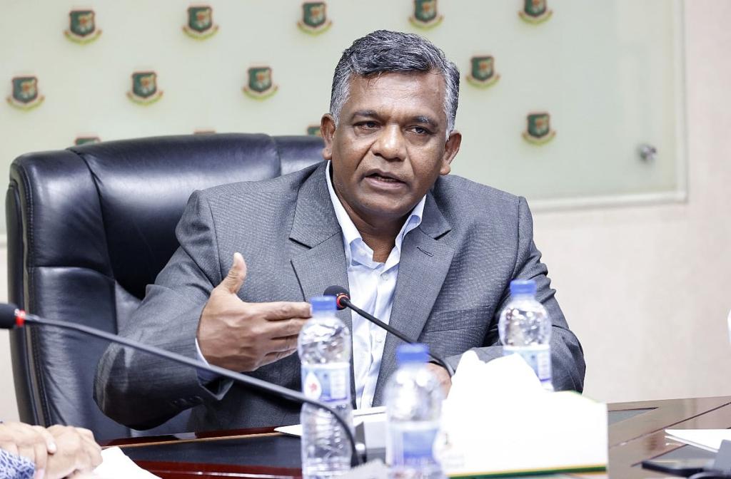 নিজেকে বিসিবির ‘একমাত্র বৈধ সভাপতি’ দাবি আমিনুলের, তামিমের কমিটিকে ‘অবৈধ’ দাবি