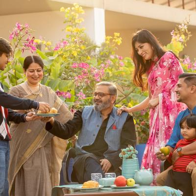 ওষুধ নয়, প্রয়োজন মানুষের সঙ্গে মানুষের সংযোগ, সোশ্যাল প্রেসক্রাইবিং কী বলছে