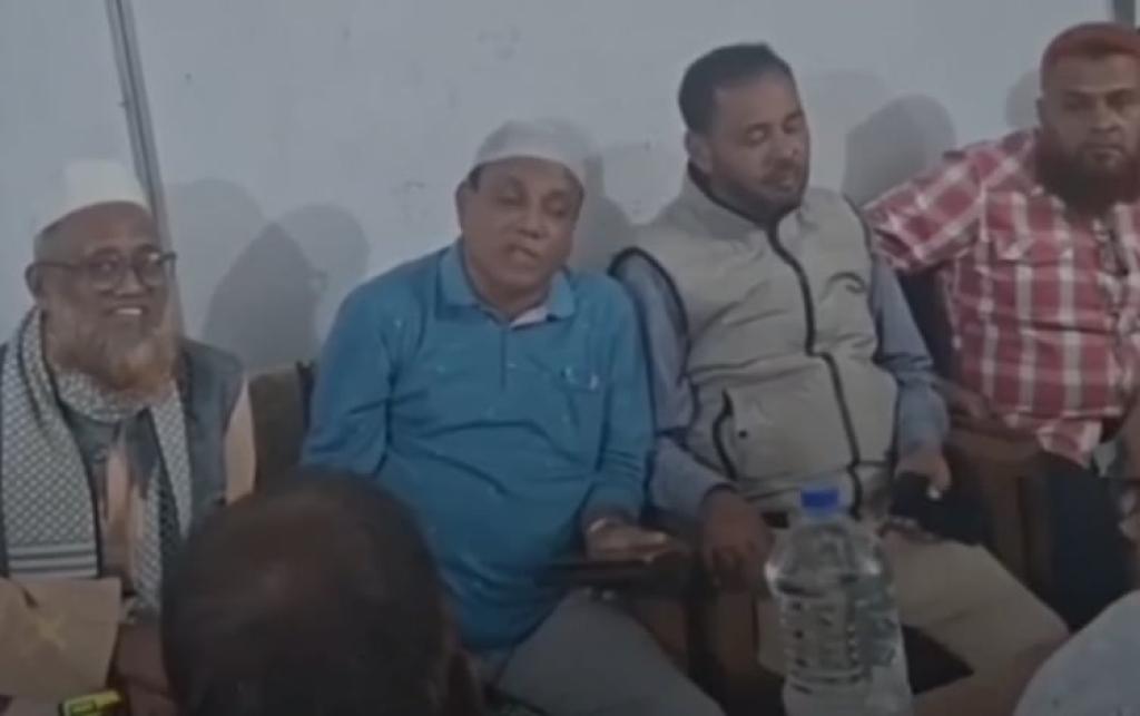 ‘যাঁরা ১৫ বছরে খাইতে পারে নাই হেগো নাম দিয়েন’, ওএমএস ডিলারদের বিএনপি নেতা