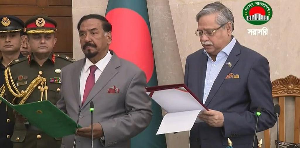 স্পিকার হাফিজ উদ্দিন আহমদ, ডেপুটি স্পিকার কায়সার কামাল, শপথ পড়ালেন রাষ্ট্রপতি