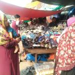 ছয়জনের জন্য ২ হাজার টাকা নিয়ে ঈদবাজারে তাঁরা