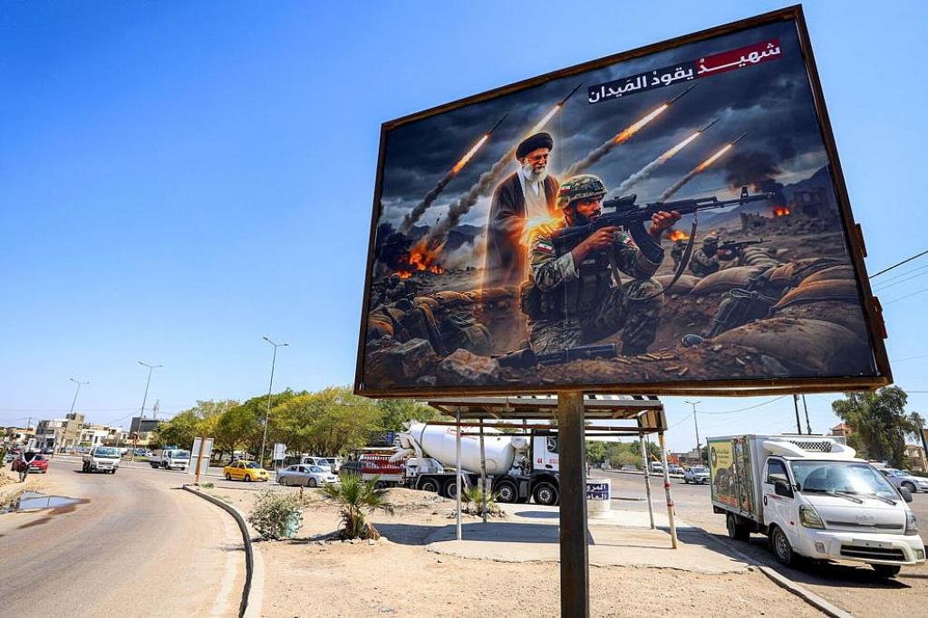 শীর্ষ নেতৃত্বকে হারানোর পর কারা এখন ইরান চালাচ্ছেন