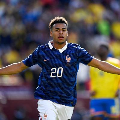 ১১ জনকে বদল করেও ফ্রান্স ভয়ংকর