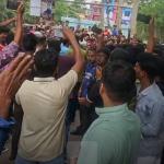 বখাটের ছুরিকাঘাতে তরুণ খুন : কুমিল্লায় আসামি গ্রেপ্তারের দাবিতে বিক্ষোভ, থানা ঘেরাও