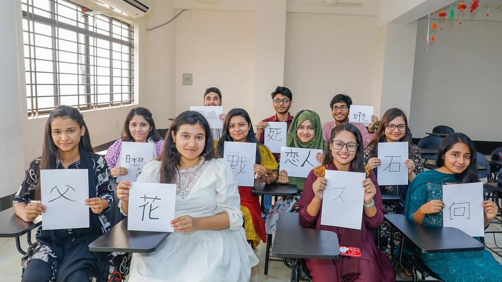 ভাষা নিয়ে পড়বেন কেন, ক্যারিয়ার কোথায়, কী কী সুযোগ আছে