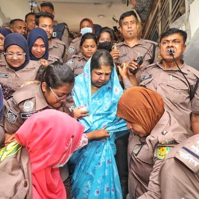 আদালতে শিরীন শারমিনের ২০ মিনিট, পড়ে গেলেন সিঁড়িতে