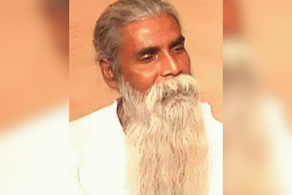 দরবারে ঢুকে পীরকে কুপিয়ে হত্যা