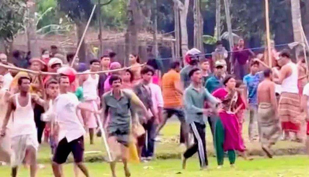 কিশোরগঞ্জে ফুটবল খেলা নিয়ে দুই গ্রামবাসীর সংঘর্ষ, ওসিসহ আহত ২০