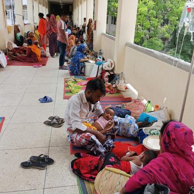 হামের উপসর্গ নিয়ে এখনো বারান্দা ও সাধারণ রোগীদের সঙ্গে চিকিৎসা নিচ্ছে শিশুরা