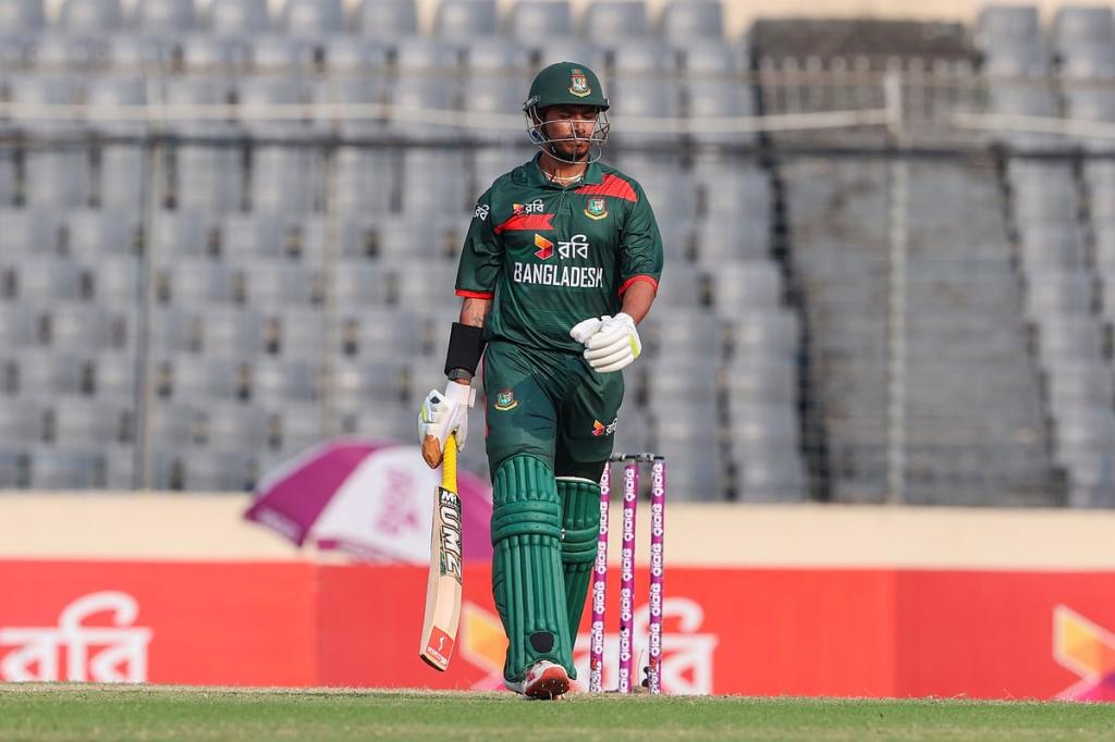 ছক্কায় ফিফটি তানজিদের, বাংলাদেশের ১০০