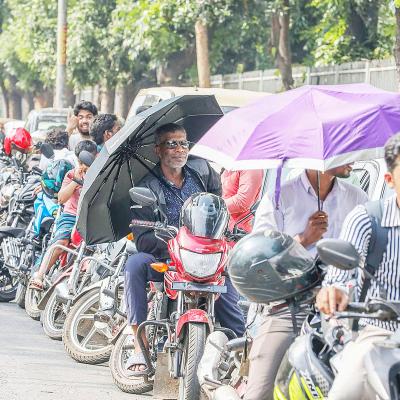 তেলের মূল্যবৃদ্ধি: নিম্নবিত্ত ও মধ্যবিত্তের কথা ভাবছে কি সরকার