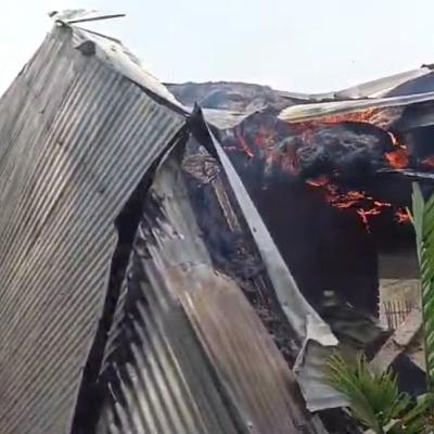 নওগাঁয় দুই সন্তানসহ দম্পতি হত্যায় আটক স্বজনের বাড়িতে আগুন দিল এলাকাবাসী