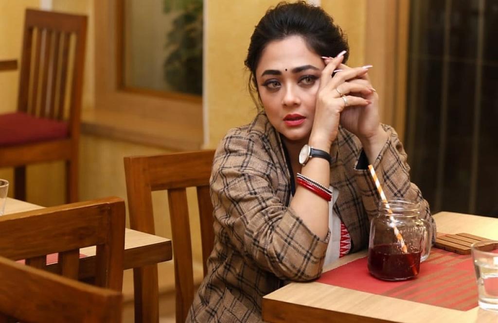 বিজেপি ছাড়তেই অভিনেত্রীকে ধর্ষণের হুমকির অভিযোগ