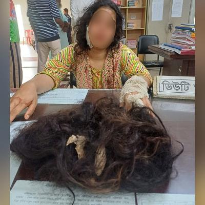 যৌতুকের টাকা না পেয়ে স্ত্রীর চুল কেটে পালালেন সেলুনকর্মী