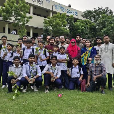 মিরপুরের তিন বিদ্যালয়ের শিক্ষার্থীদের মধ্যে এনসিপির গাছের চারা বিতরণ