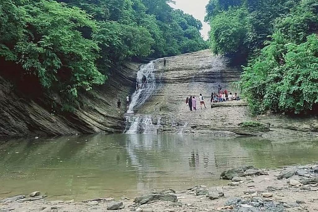 বর্ষায় প্রাণ ফিরেছে মিরসরাইয়ের ঝরনাগুলোতে, ভ্রমণে মাথায় রাখতে হবে যে ঝুঁকির কথা