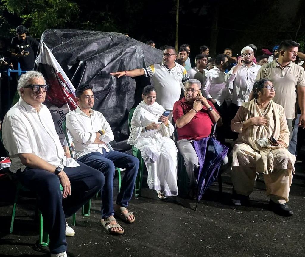 কলকাতায় মমতার ‘শহীদ দিবস’ মঞ্চে ভাঙচুর, বিভক্ত কংগ্রেসের আলাদাভাবে পালনের উদ্যোগ
