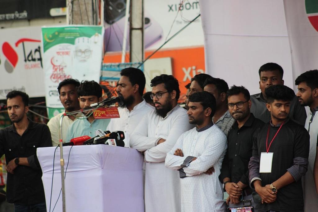 বিএনপি প্রশাসনকে দলদাসে পরিণত করছে: আখতার হোসেন