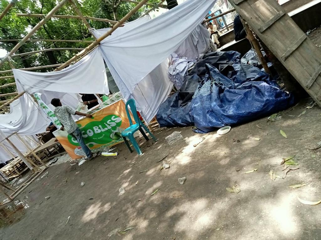 বৃক্ষমেলার অনুমতি নিয়ে বাহাদুর শাহ পার্কে বসানো শাড়ি–গয়না–কাবাবের দোকান সরল