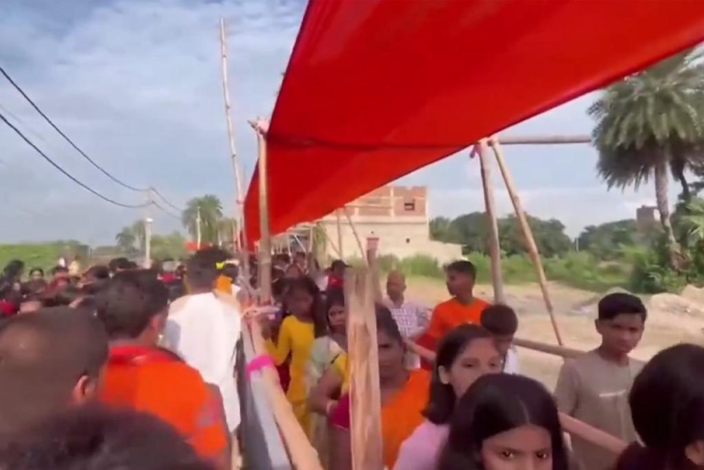 ভারতে মন্দিরে ‘পদপিষ্ট’ হয়ে ৭ জনের মৃত্যু