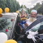 শেষ কর্মদিবসে ফুলে সাজানো গাড়িতে বাড়ি পৌঁছে দেওয়া হলো শিক্ষককে