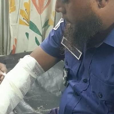 পুলিশকে কামড় দিয়ে পরোয়ানাভুক্ত আসামিকে ছিনিয়ে নেওয়ার চেষ্টা
