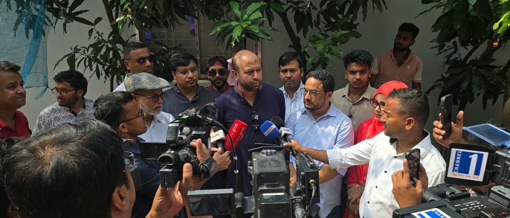 রাড্ডা স্বাস্থ্যকেন্দ্র গুঁড়িয়ে দেওয়ার ঘটনা নজিরবিহীন: আসাদুজ্জামান ফুয়াদ