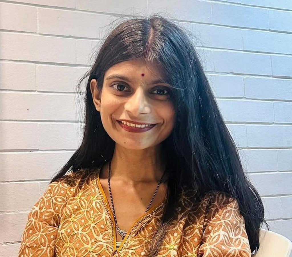 ‘অ্যাঙ্কিলসিং স্পন্ডিলাইটিসে’ আক্রান্ত গার্গীর চিকিৎসায় সহায়তা দরকার