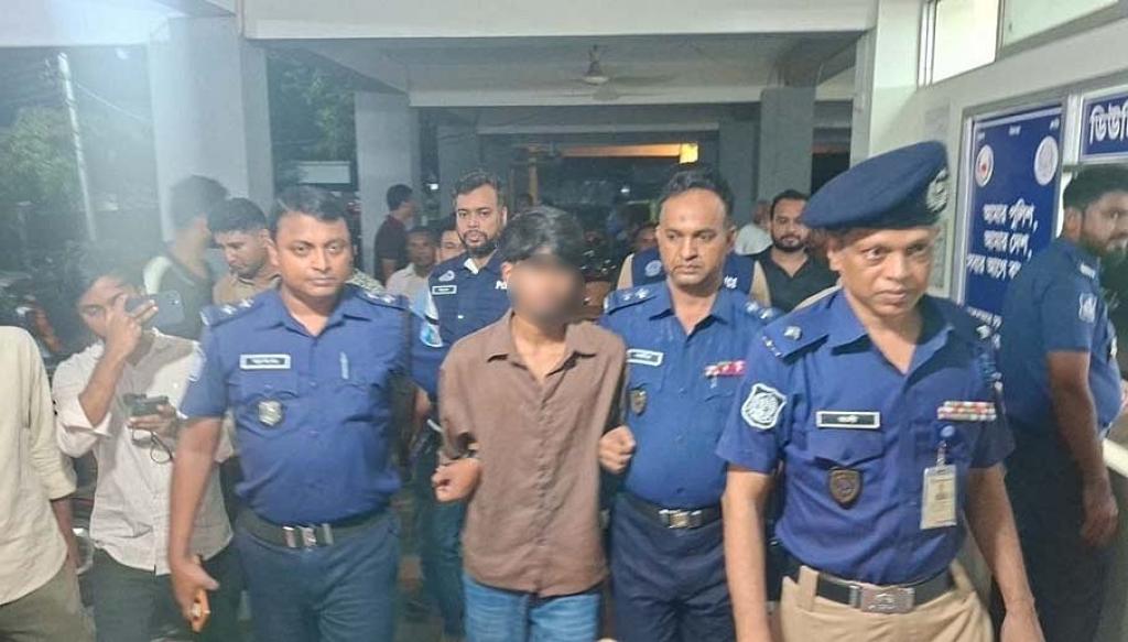 ধানখেতে স্কুলছাত্রীর লাশ, সিসিটিভির ফুটেজ দেখে কক্সবাজারে হোটেল কর্মচারী গ্রেপ্তার